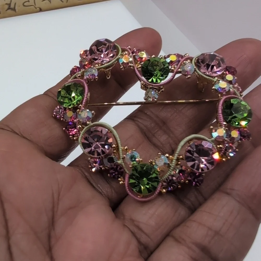 💚💖 2-in-1 Versatile Heart Brooch & Necklace Converter - Crystal Sparkle C301